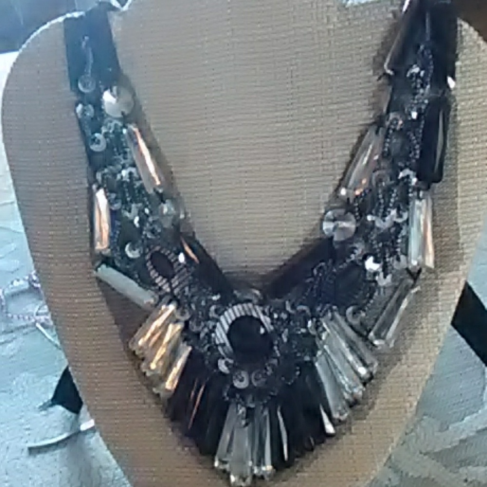 Great mesh embellished collar necklace